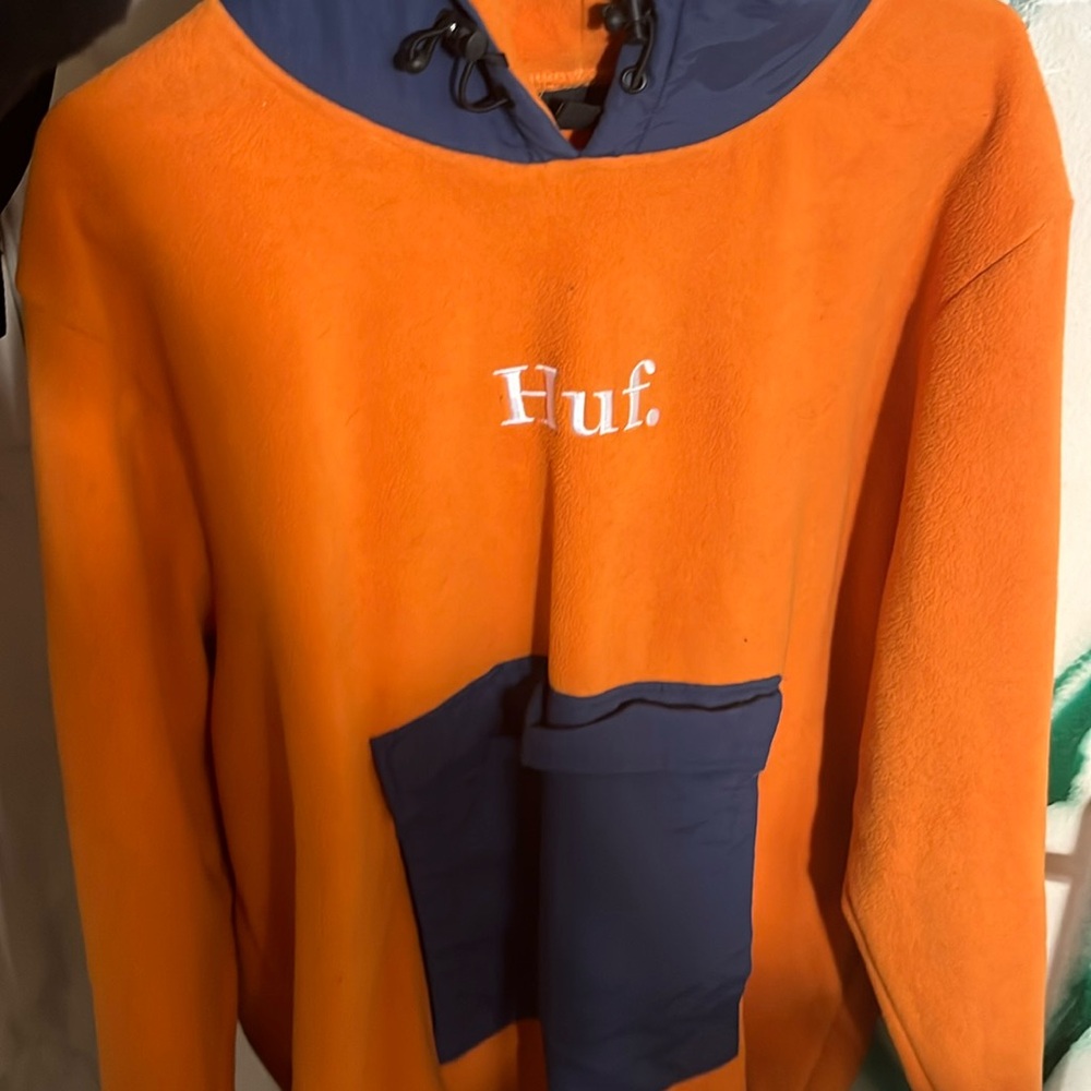HUF very hard to find this type of sweater for only this price very good deal